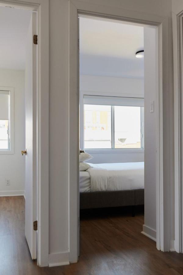 Hotel Laurence Montreal Bagian luar foto