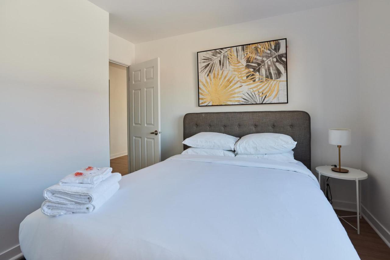 Hotel Laurence Montreal Bagian luar foto