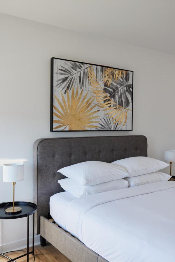 Hotel Laurence Montreal Bagian luar foto
